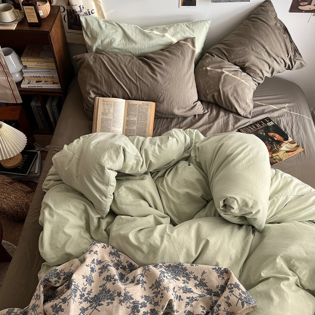 Cottage Themed Green Tones Bedding Set