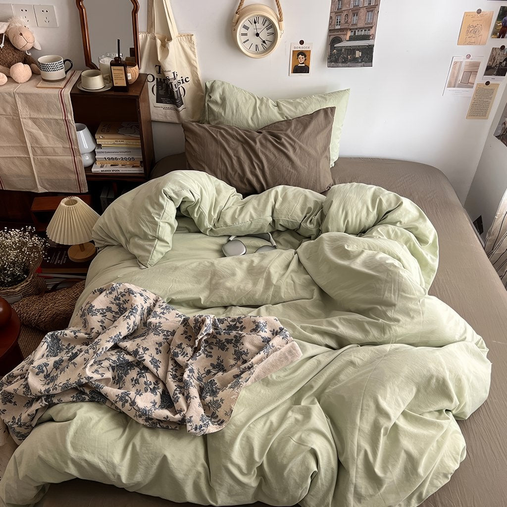 Cottage Themed Green Tones Bedding Set