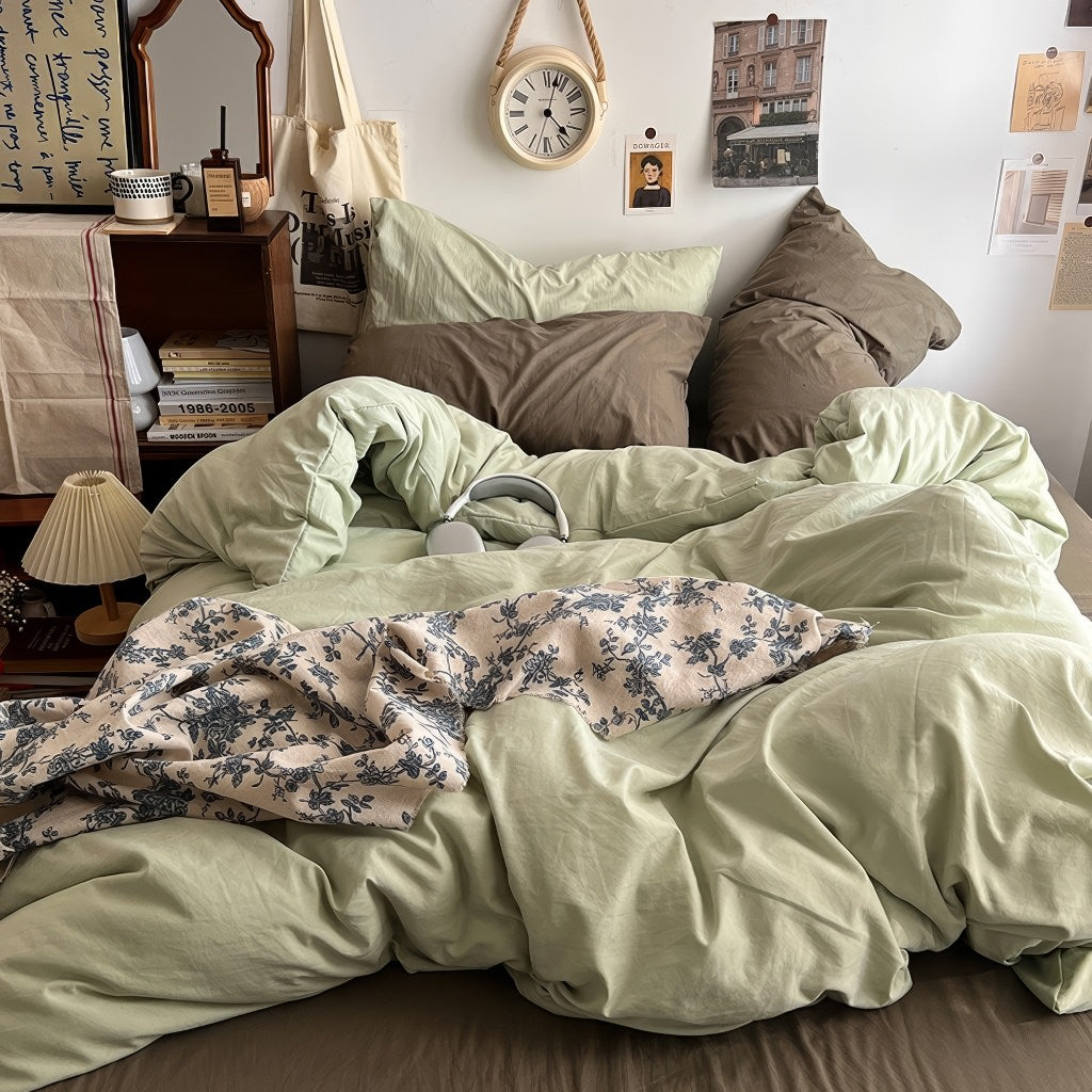 Cottage Themed Green Tones Bedding Set